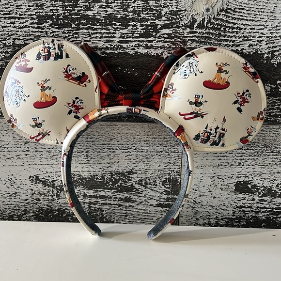 Disney Winter Snow Lodge sledding Mickey Ears. - Picture 2 of 10